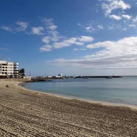Hostal Y Apartamentos Santa Eulalia Santa Eularia des Riu Dış mekan fotoğraf
