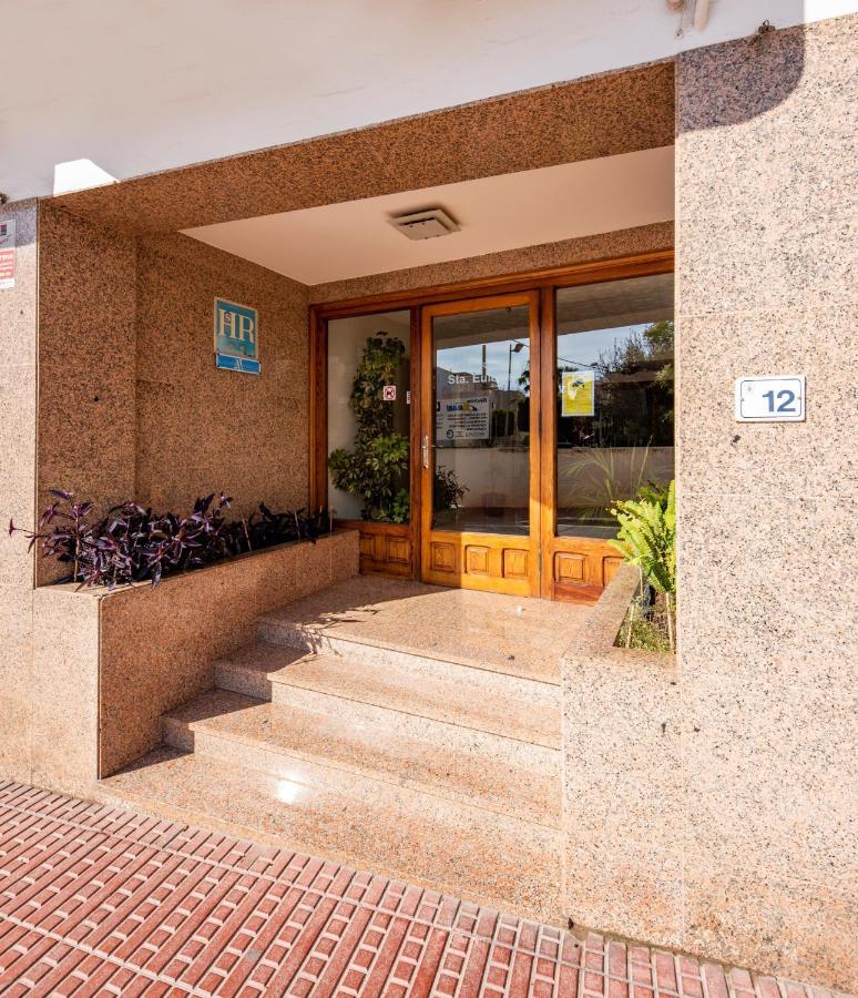 Hostal Y Apartamentos Santa Eulalia Santa Eularia des Riu Dış mekan fotoğraf
