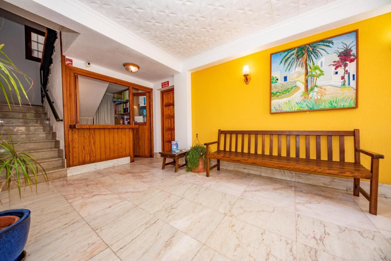 Hostal Y Apartamentos Santa Eulalia Santa Eularia des Riu Dış mekan fotoğraf