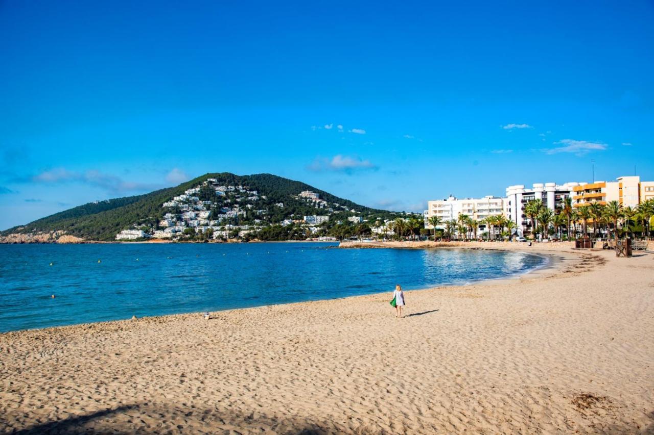 Hostal Y Apartamentos Santa Eulalia Santa Eularia des Riu Dış mekan fotoğraf