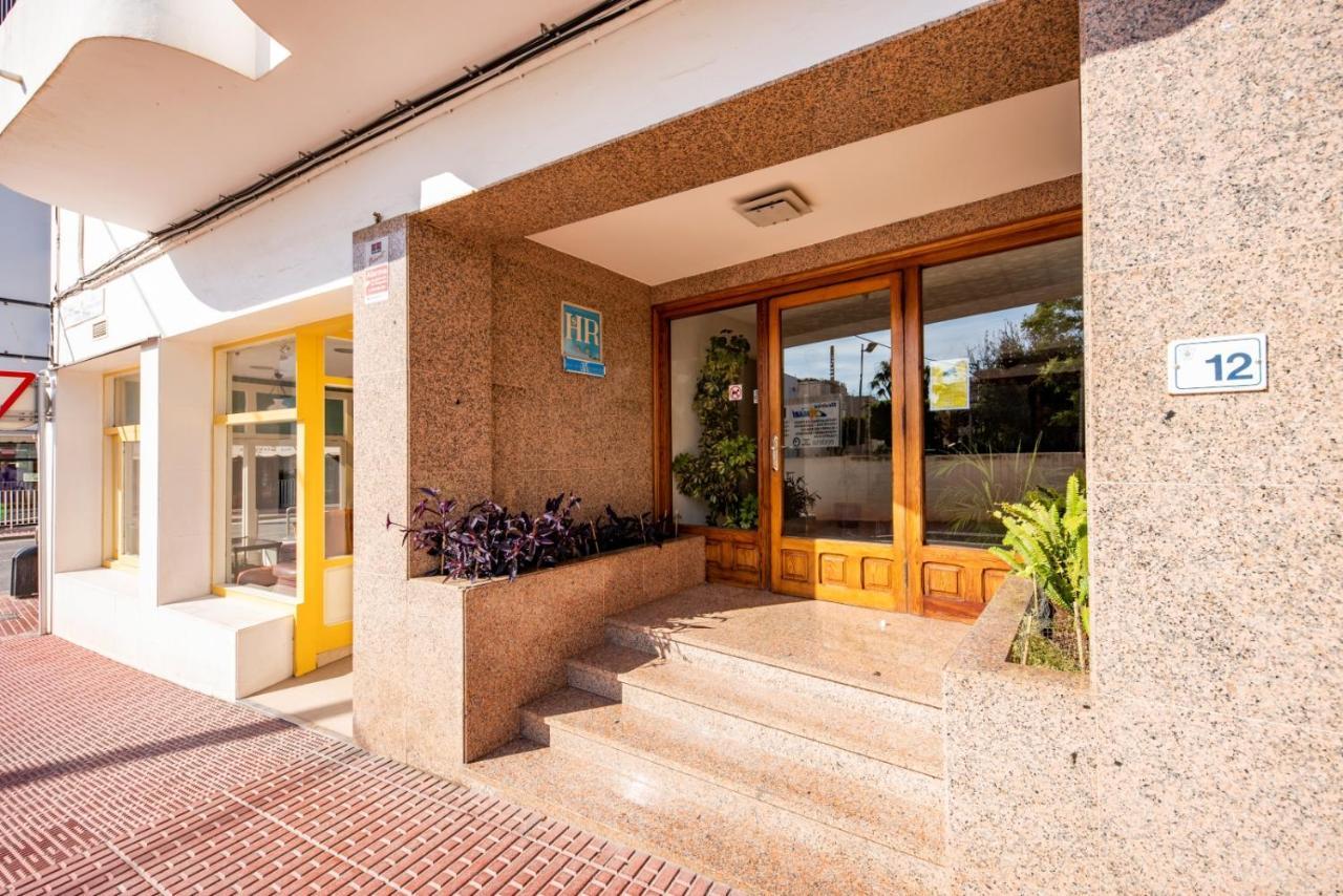 Hostal Y Apartamentos Santa Eulalia Santa Eularia des Riu Dış mekan fotoğraf