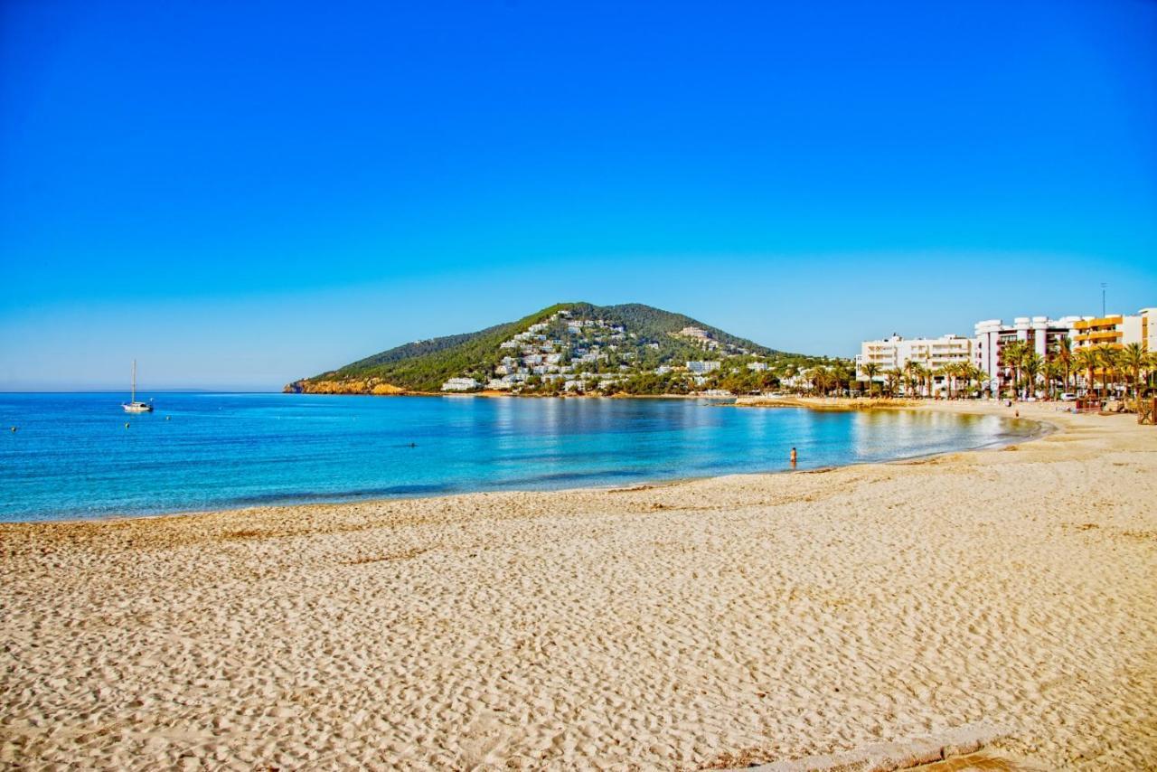 Hostal Y Apartamentos Santa Eulalia Santa Eularia des Riu Dış mekan fotoğraf