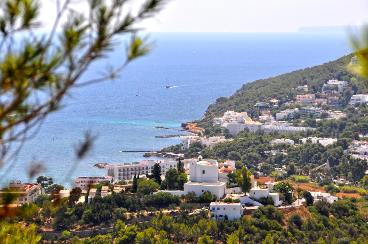 Hostal Y Apartamentos Santa Eulalia Santa Eularia des Riu Dış mekan fotoğraf