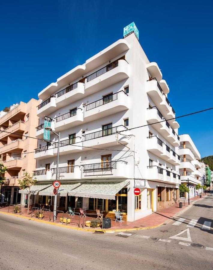 Hostal Y Apartamentos Santa Eulalia Santa Eularia des Riu Dış mekan fotoğraf