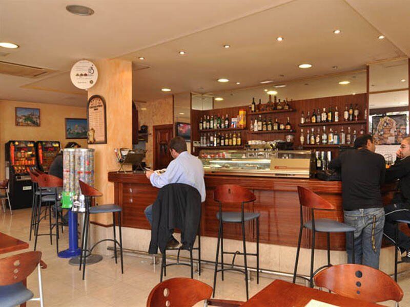 Hostal Y Apartamentos Santa Eulalia Santa Eularia des Riu Dış mekan fotoğraf